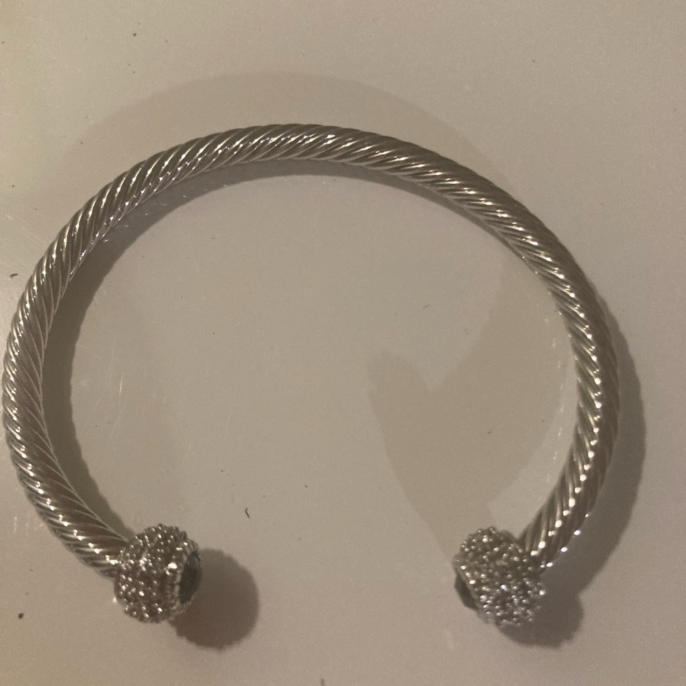 Elegant Silver Twisted Bracelet